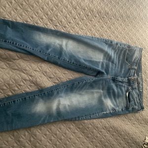 American Eagle super stretch X size 6 skinny jeans! Super comfy!